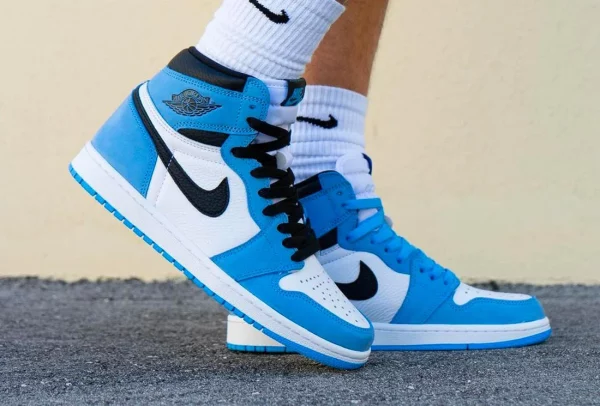 1 High Retro OG University Blue